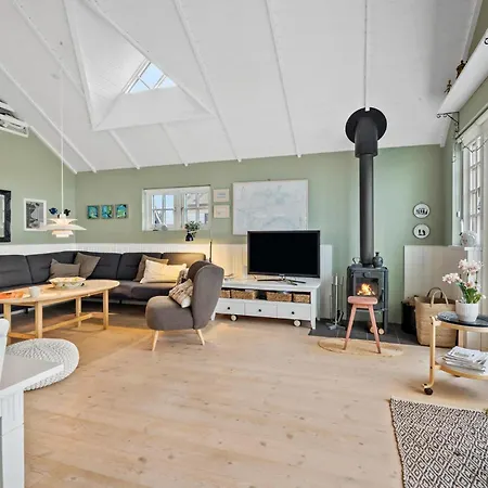 Stunning In Juelsminde With Wifi Sonderby (Midtjylland)