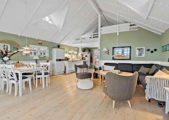 Stunning In Juelsminde With Wifi